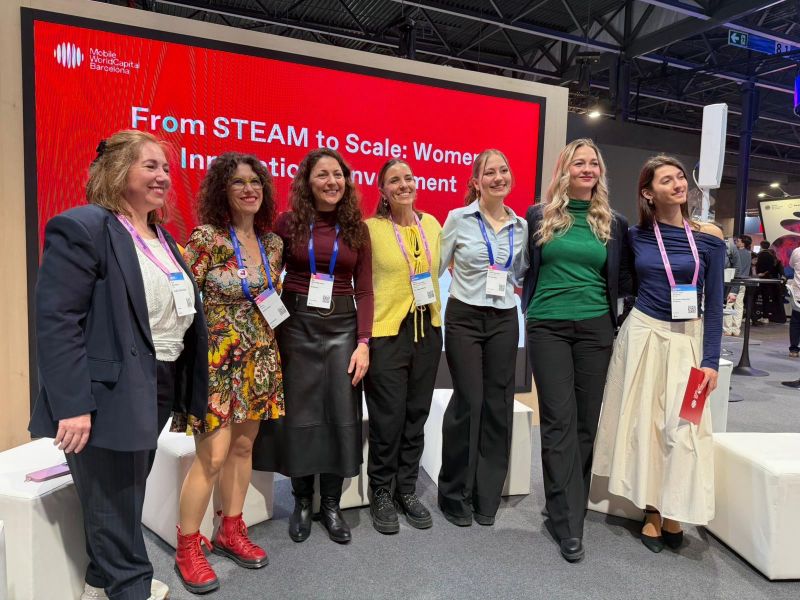 Denisa vystupuje na MWC 2026 v Barceloně